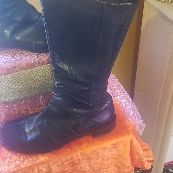 Boots - Picture 2 of 11